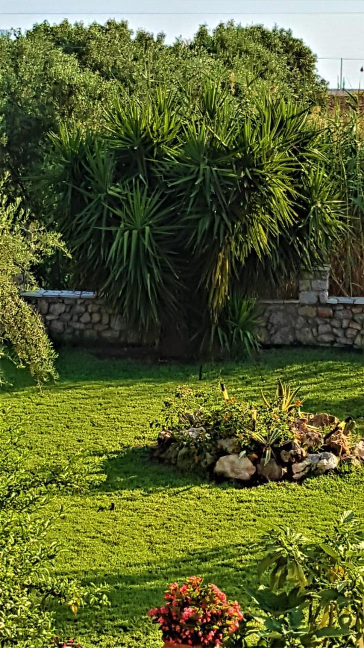 Manto Studios Tirós Exteriör bild